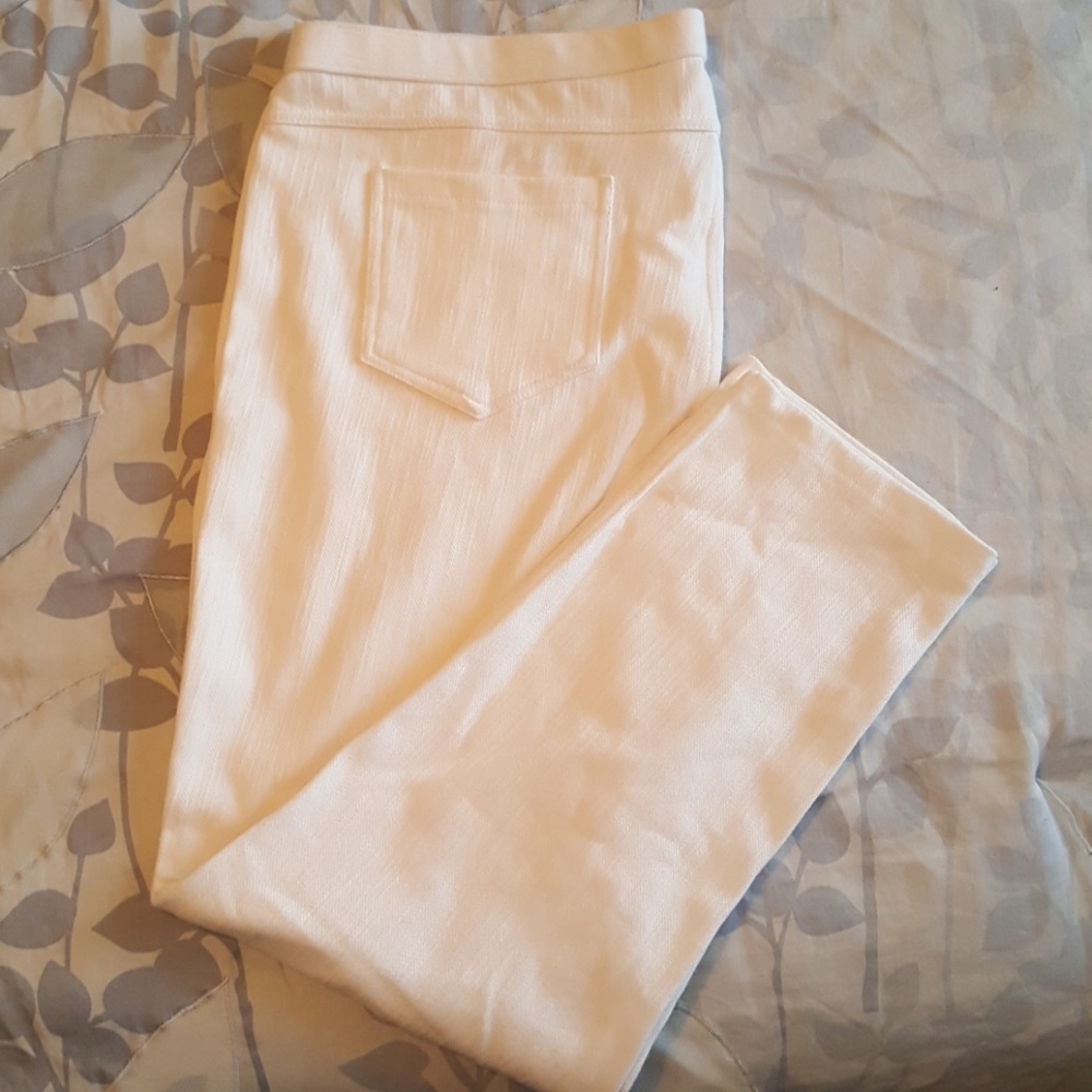 White stretchy Capri jeans